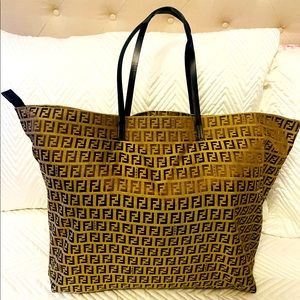 Fendi Tote. Shopping Grande Zucchino Toro.